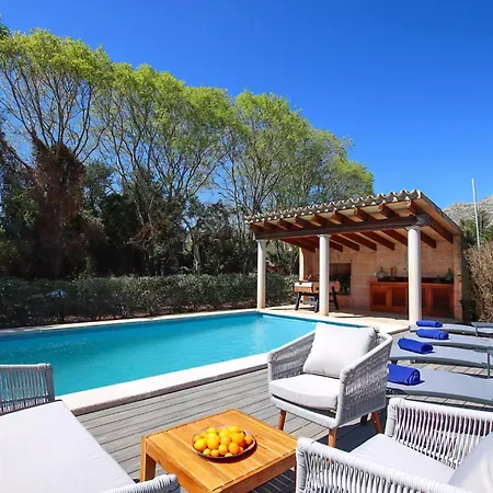 Schoenes In Mit Privatem Pool Holiday home